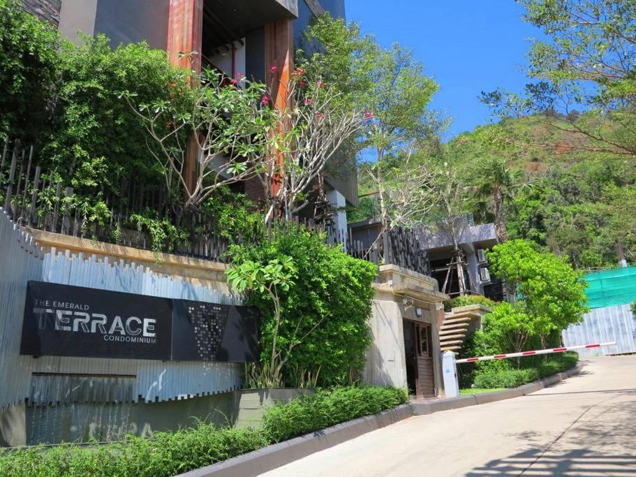 Apartment Emerald Terrace 3-studio Garden Gem *
