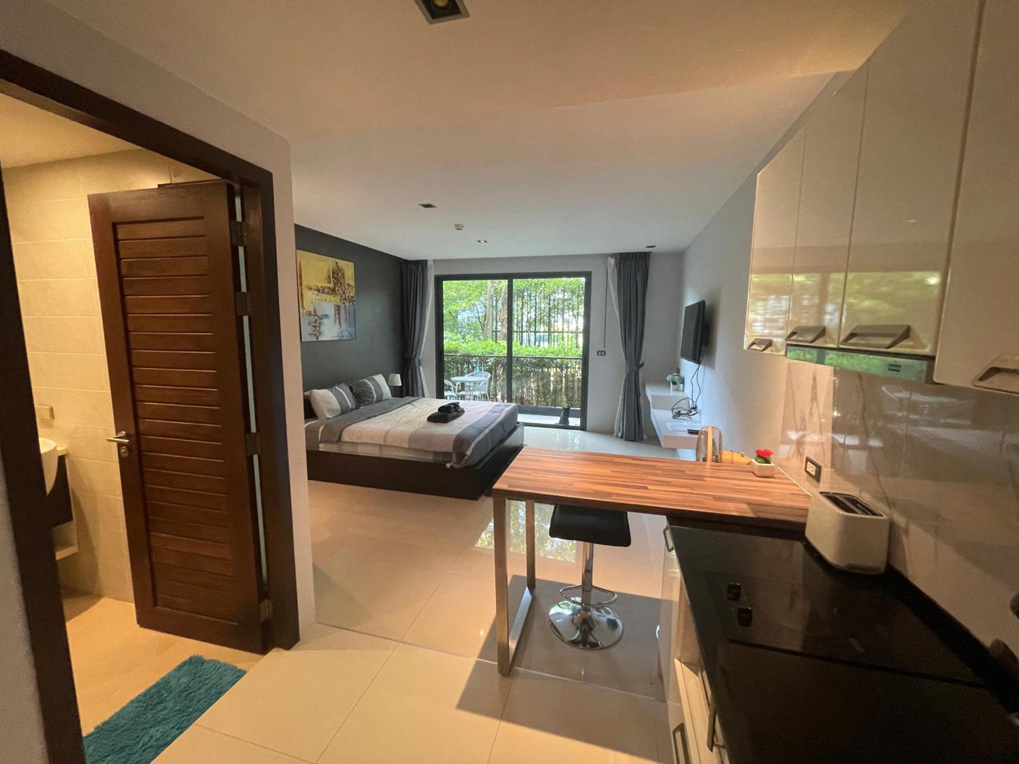 Emerald Terrace 3-studio Garden Gem Apartment